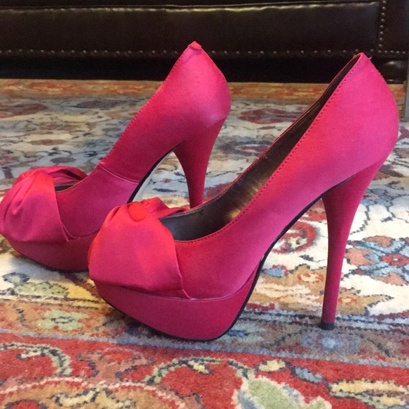 Bakers Viviane Large Bow Platform Pumps - Picture 2 of 8